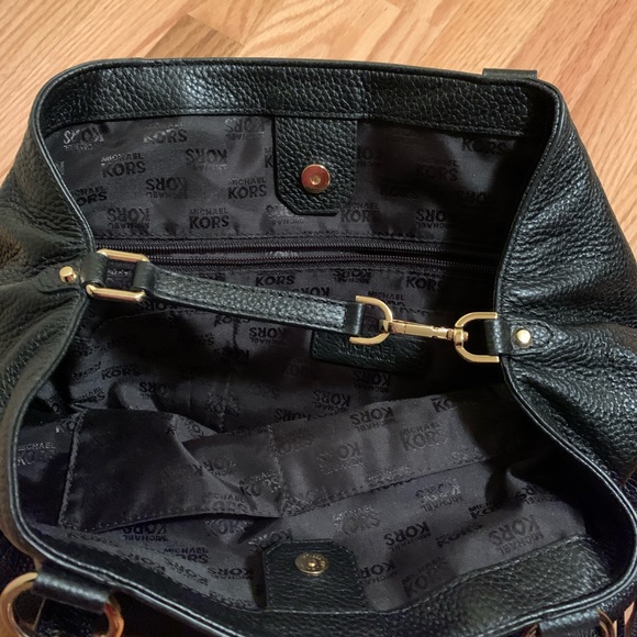 Michael Kors purse - Picture 5 of 8